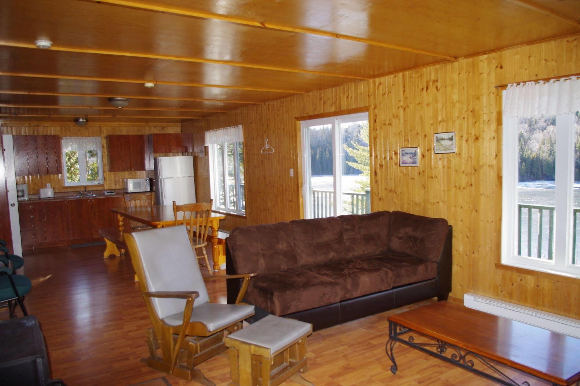 Auberge La Taniere Тадуссак Экстерьер фото