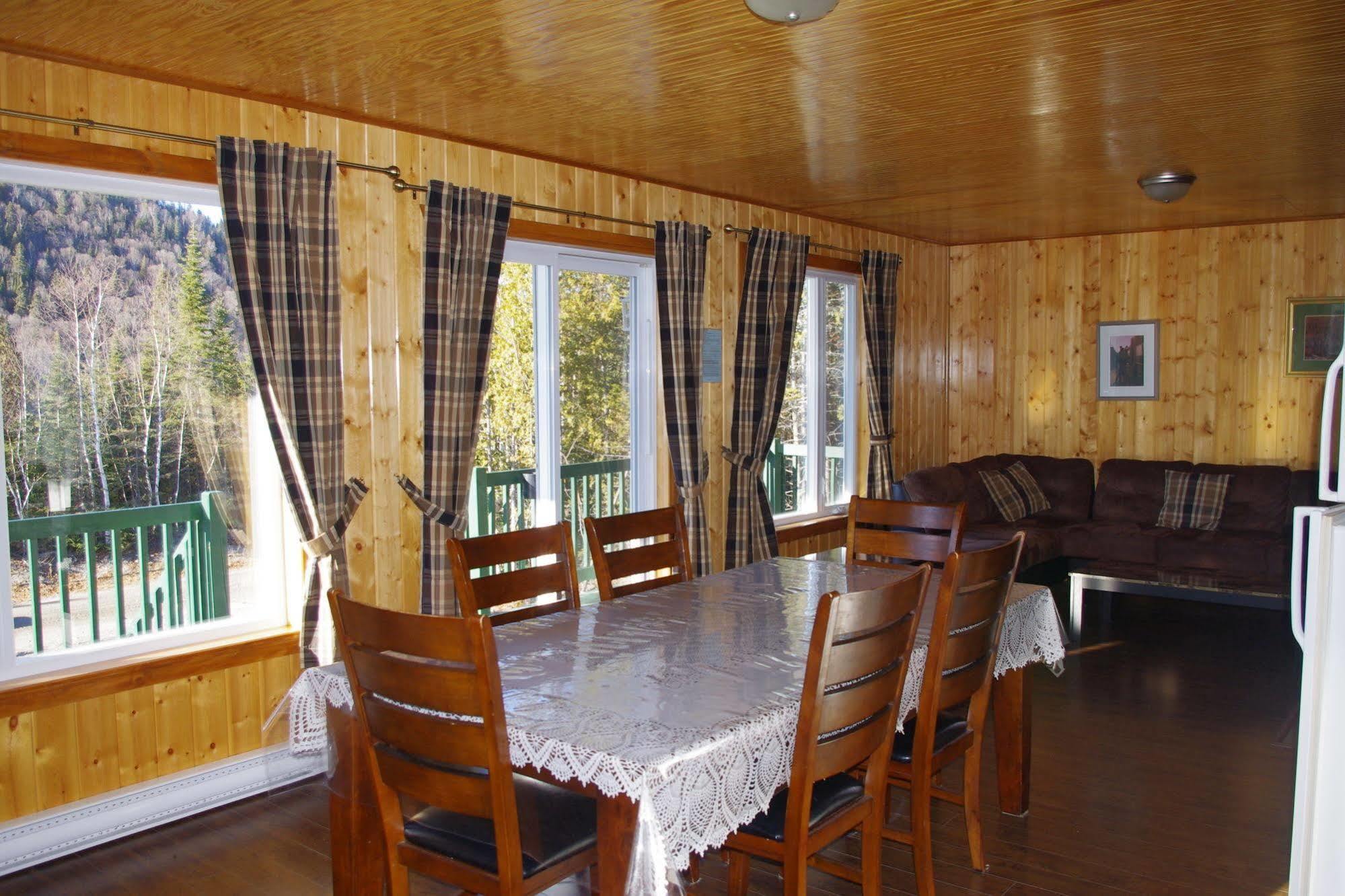 Auberge La Taniere Тадуссак Экстерьер фото
