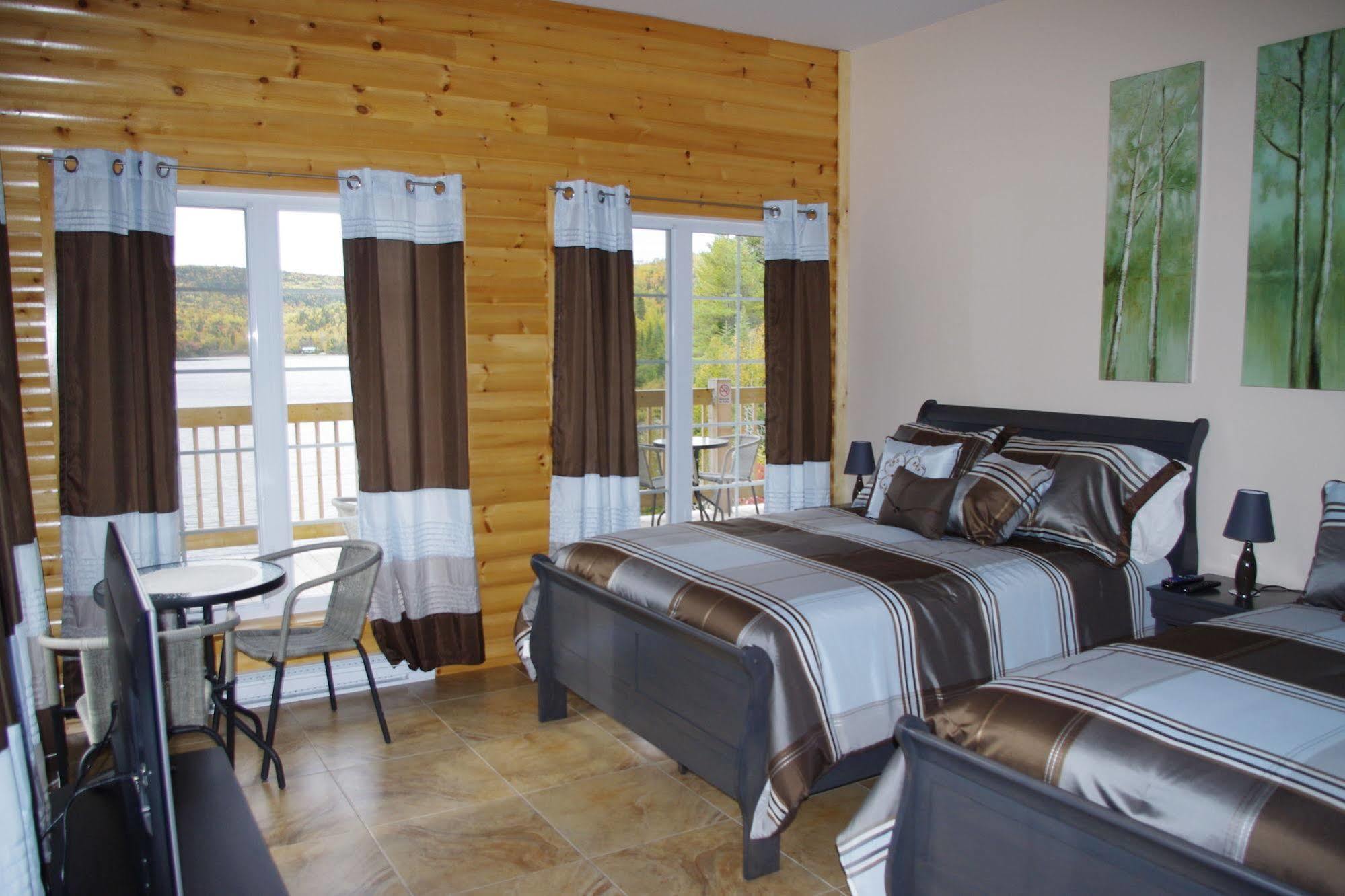 Auberge La Taniere Тадуссак Экстерьер фото