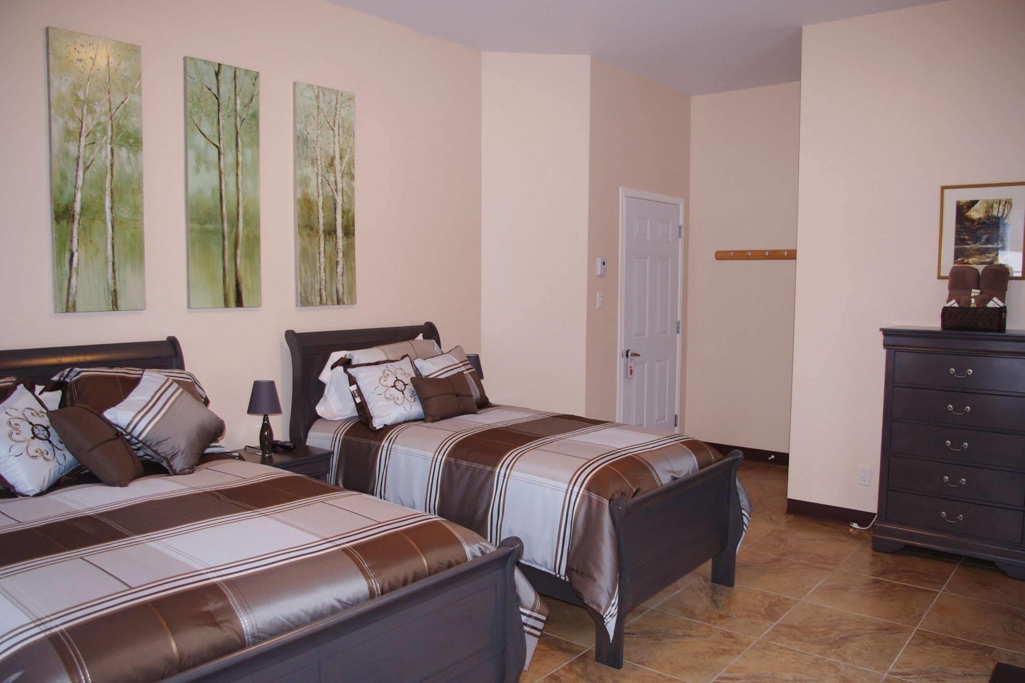 Auberge La Taniere Тадуссак Экстерьер фото